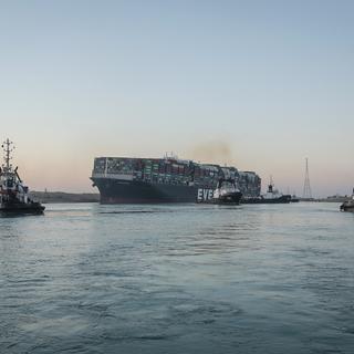 Le trafic maritime pourra bientôt reprendre dans le canal de Suez. [Keystone/DPA/Suez Canal Authority]