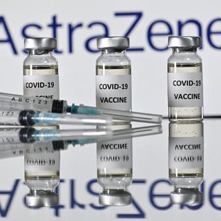 L'Union Européenne juge les retards d'AstraZeneca concernant la livraisons de ses vaccins contre le Covid-19 inacceptables. [AFP - Justin Tallis]