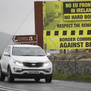 La frontière irlando-britannique, près de la ville de Jonesborough en Irlande du Nord en 2017. [AP/Keystone - Peter Morrison]