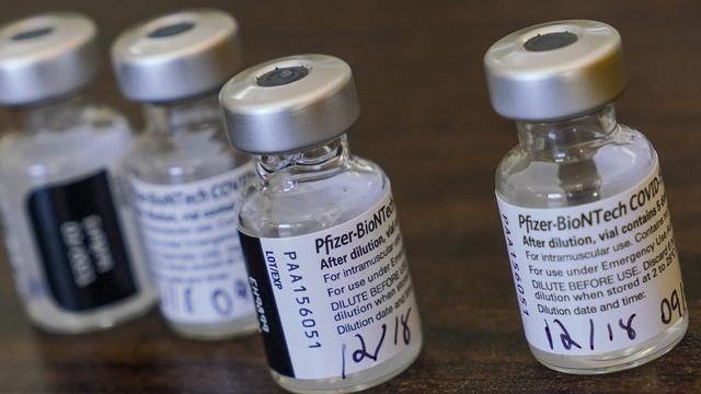 Le vaccin est "hautement efficace" sept jours après la seconde dose. [Tampa Bay Times/AP/Keystone - Martha Asencio Rhine]