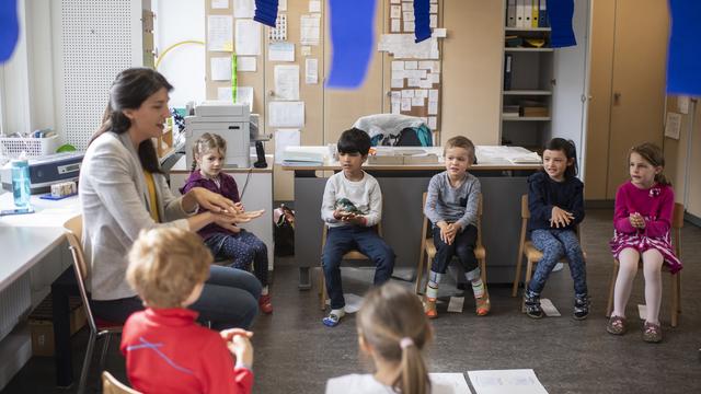 Neuchâtel veut procéder à des tests naso-pharyngés sur les enfants dans les crèches (photo d'illustration). [Keystone - Ennio Leanza]