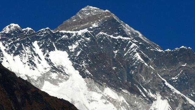 L'Everest, toit du monde, à 8848 mètres d'altitude. [Keystone - Narendra Shrestha]