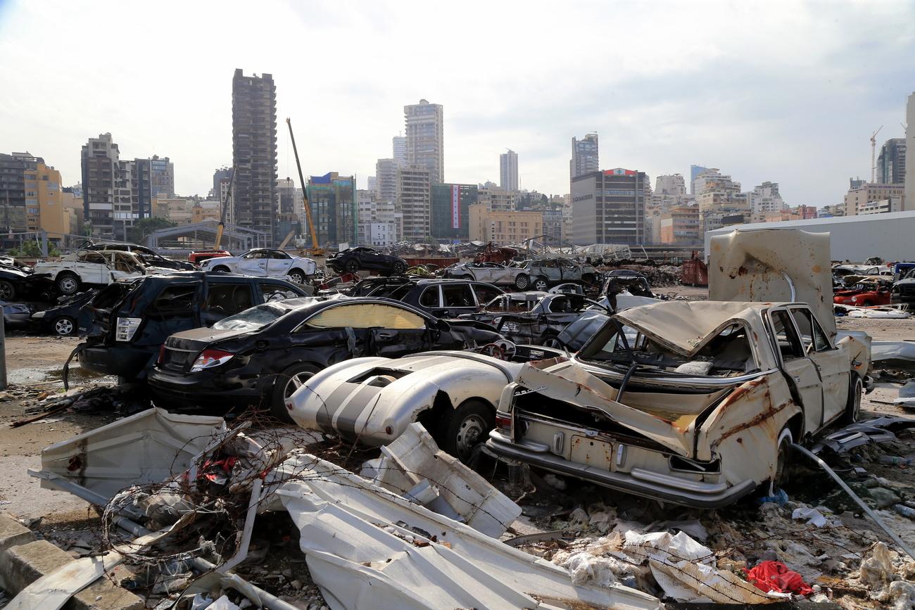 Jeudi 4 février: six mois après, les stigmates de l'explosion qui a ravagé Beyrouth, sont toujours visibles. [Keystone - EPA/Nabil Mounzer]