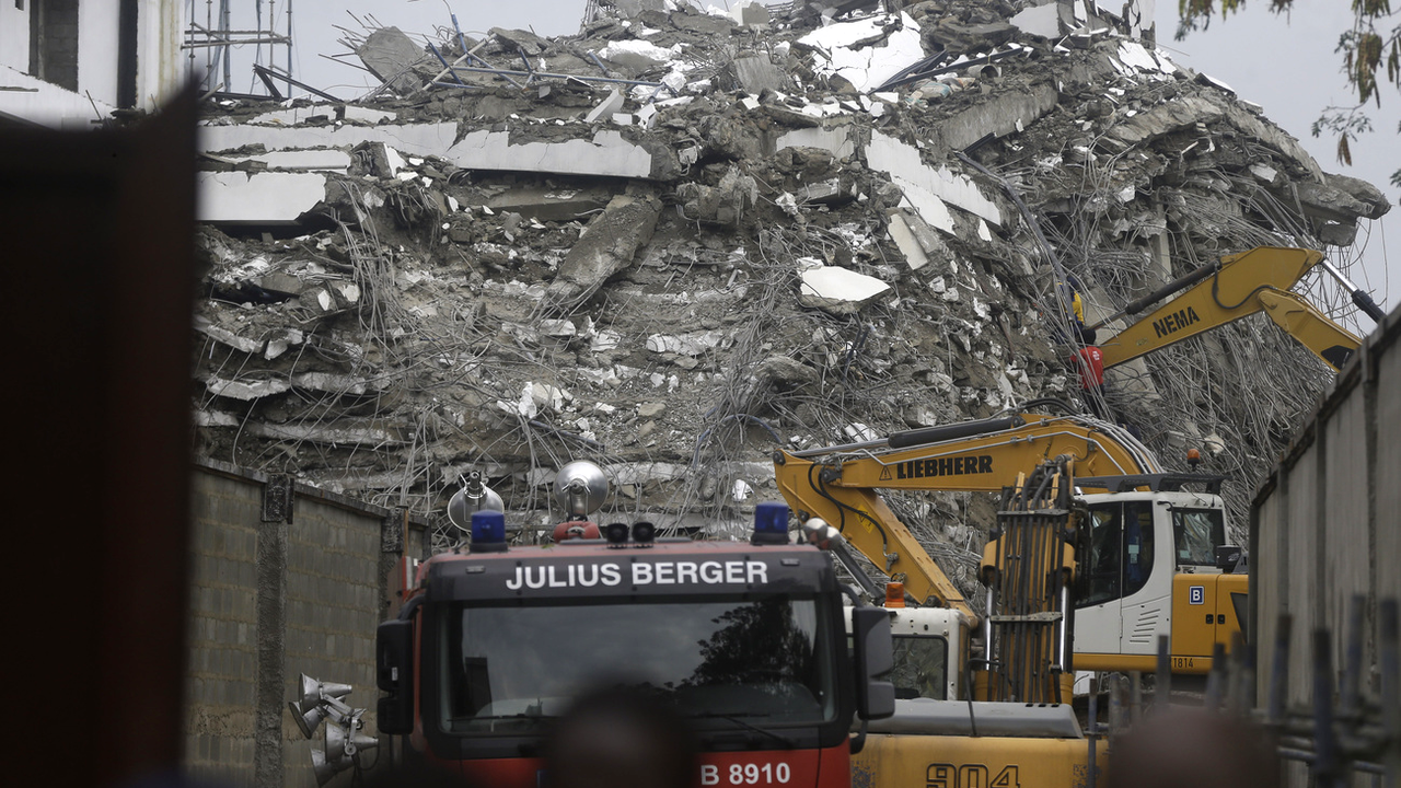 L'immeuble en construction à Lagos s'est totalement effondré sur lui-même. [AP/Keystone - Sunday Alamba]