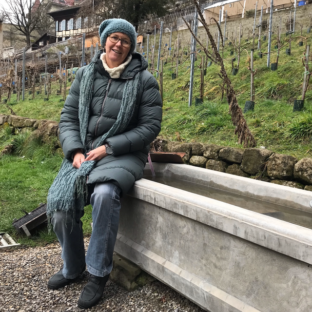 Angela Losert dans le Stiftsgarten de Berne. [RTS - Mary Vakaridis]