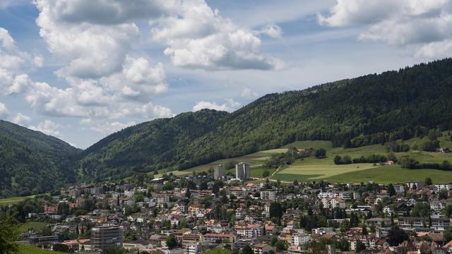 Vue générale de la ville de Moutier, mai 2017. [Keystone - Jean-Christophe Bott]