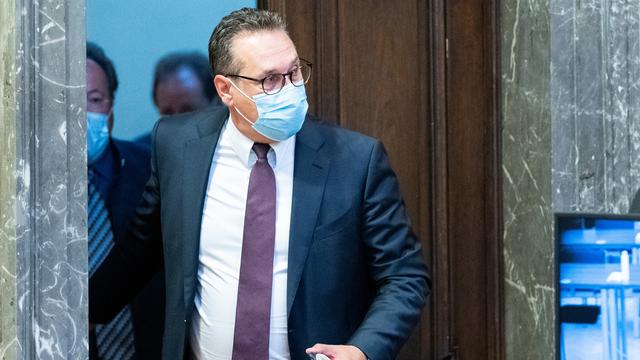 Heinz-Christian Strache à son arrivée au tribunal à Vienne, 27.08.2021. [APA/Keystone - Georg Hochmuth]