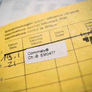 Un certificat de vaccination allemand. [Keystone/EPA - Ben Wenz]