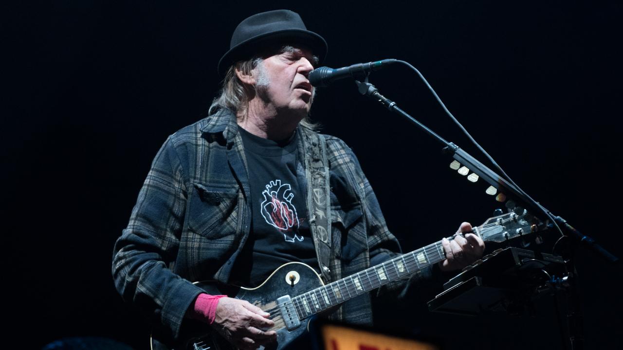 Neil Young lors d'un concert à Québec le 6 juillet 2018. [AFP - Alice Chiche]