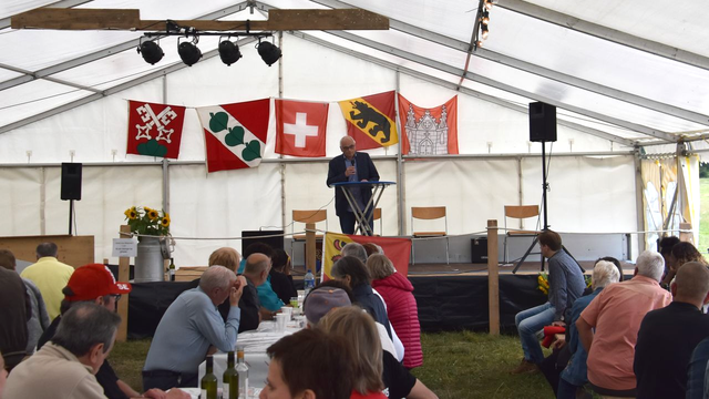 Première fête de Mont-Girod après le vote sur Moutier pour les militants pro-Bernois. [RTS - Gaël Klein]