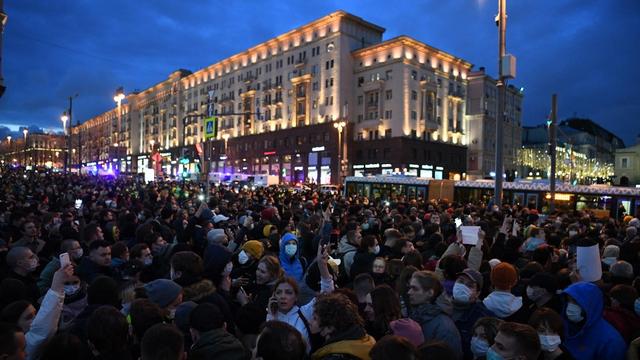 Des milliers de manifestants ont défilé à Moscou en soutien à l'opposant Alexeï Navalny. [AFP - Natalia Kolesnikova]