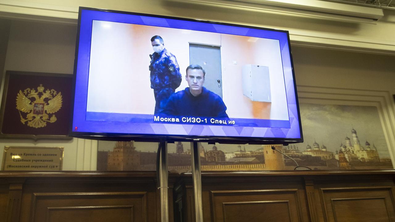 Un tribunal russe a décidé jeudi de maintenir en détention Alexeï Navalny, emprisonné depuis son retour en Russie le 17 janvier. [KEYSTONE - PAVEL GOLOVKIN]