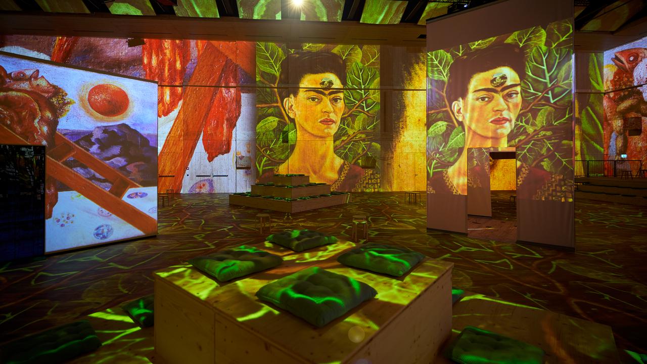 Vue de l'exposition "Viva Frida Kahlo – Immersive Experience" à la Lichthalle MAAG. [MAAG Music & Arts AG - Andy Juchli]