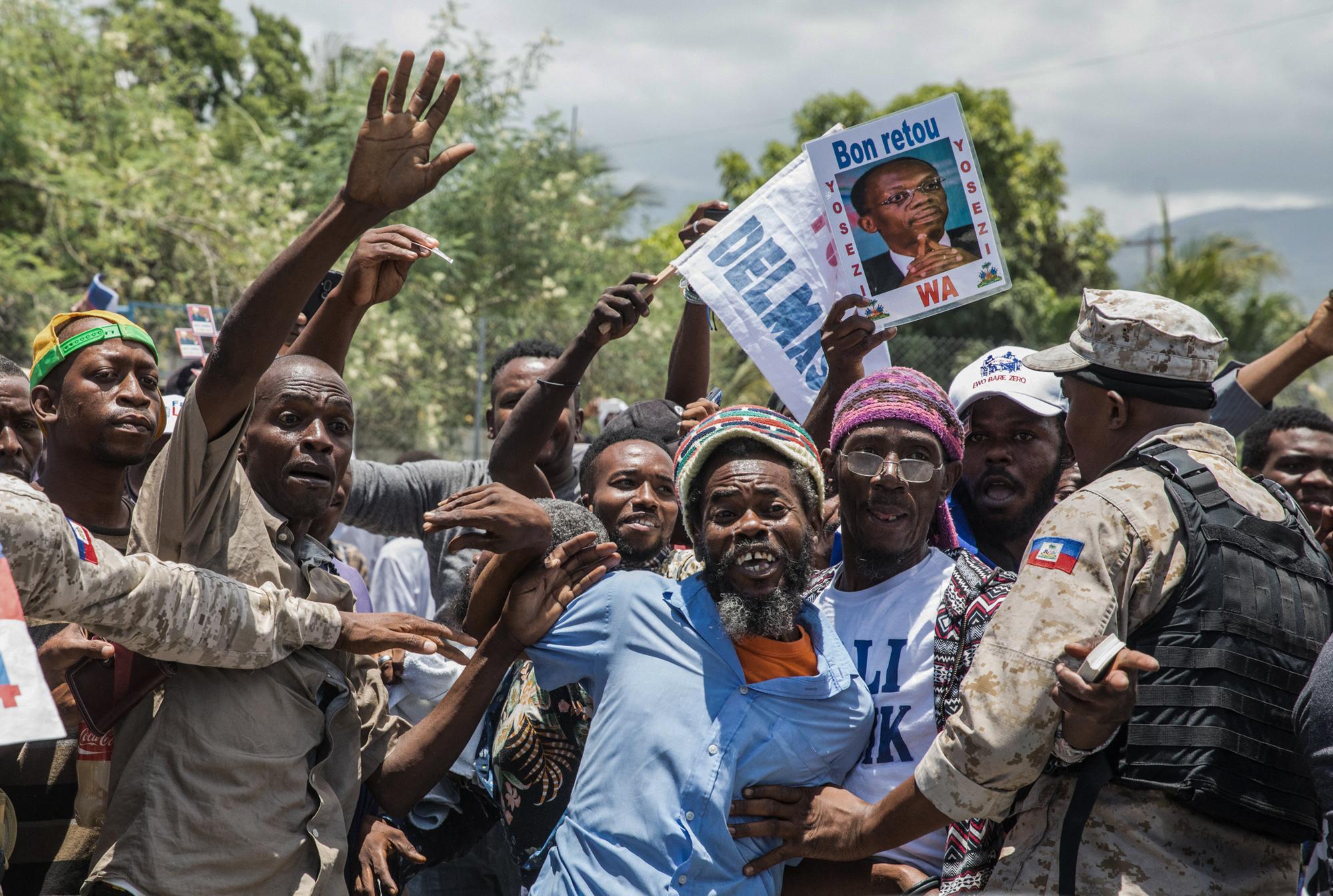 L'ancien président haïtien, Jean-Bertrand Aristide, a fait son retour sur l'île. Il était attendu par plusieurs centaines de supporters. [AFP - Valérie Baerswil]