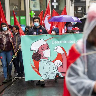 Des manifestants lors du défilé du 1er Mai à Genève. [Keystone - Martial Trezzini]