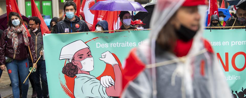 Des manifestants lors du défilé du 1er Mai à Genève. [Keystone - Martial Trezzini]