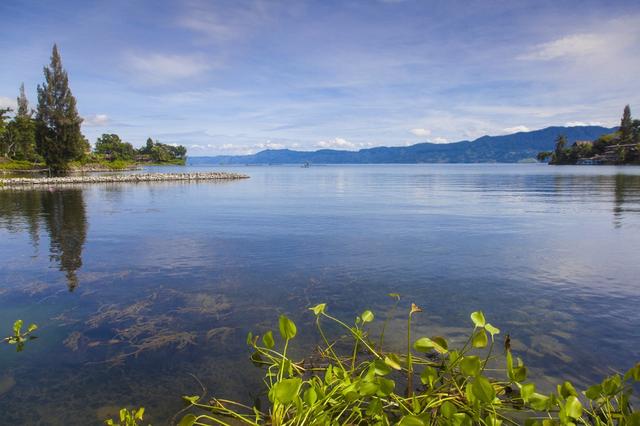 Le volcan Toba se trouve sous un lac de l'île de Sumatra. [AFP - Jane Sweeney]