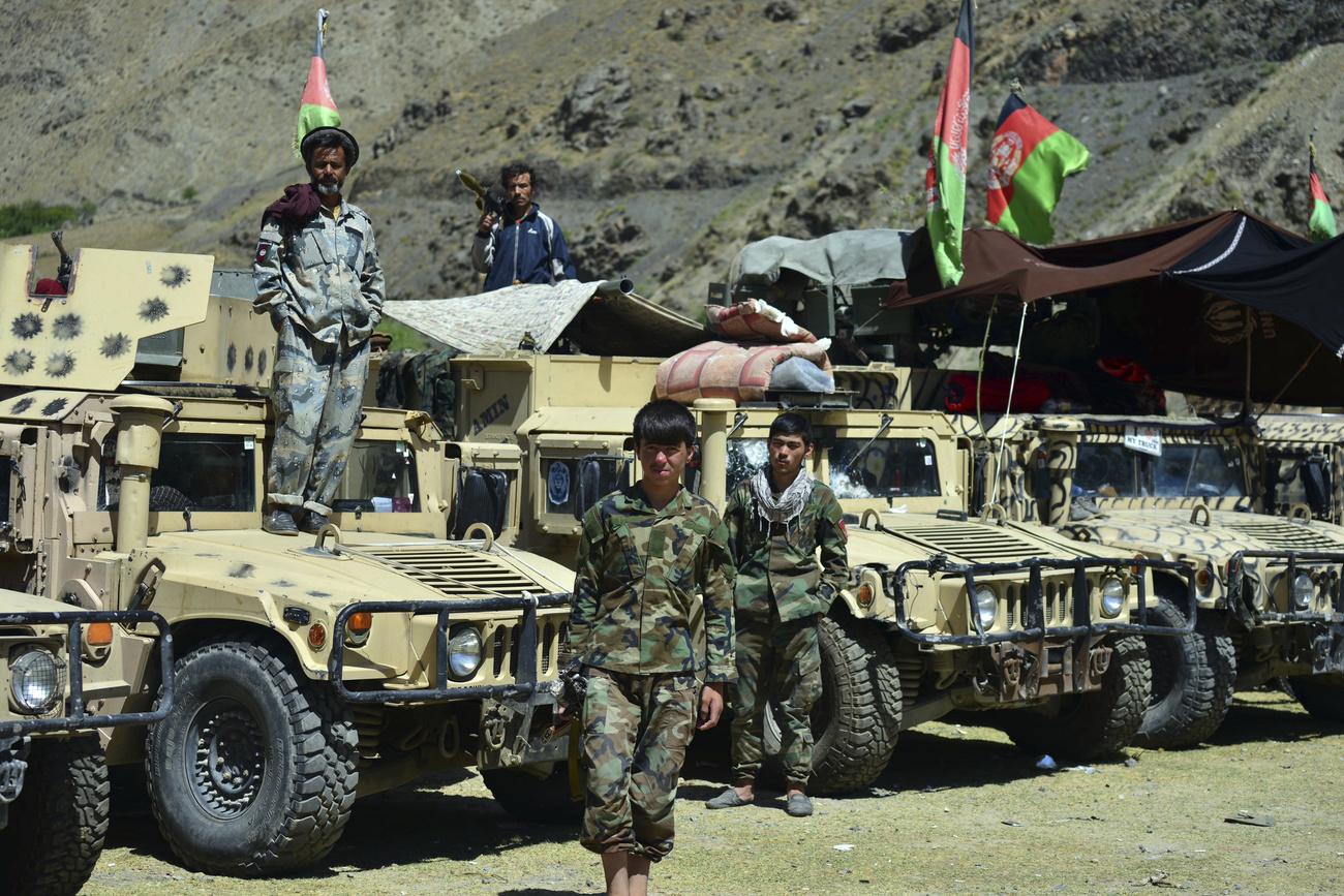 Des milices loyales à Ahmad Massoud, fils de feu Ahmad Shah Massoud, dans la vallée du Panchir, au nord de l'Afghanistan, le 26 août 2021. [Keystone/AP photo - Jalaluddin Sekandar]