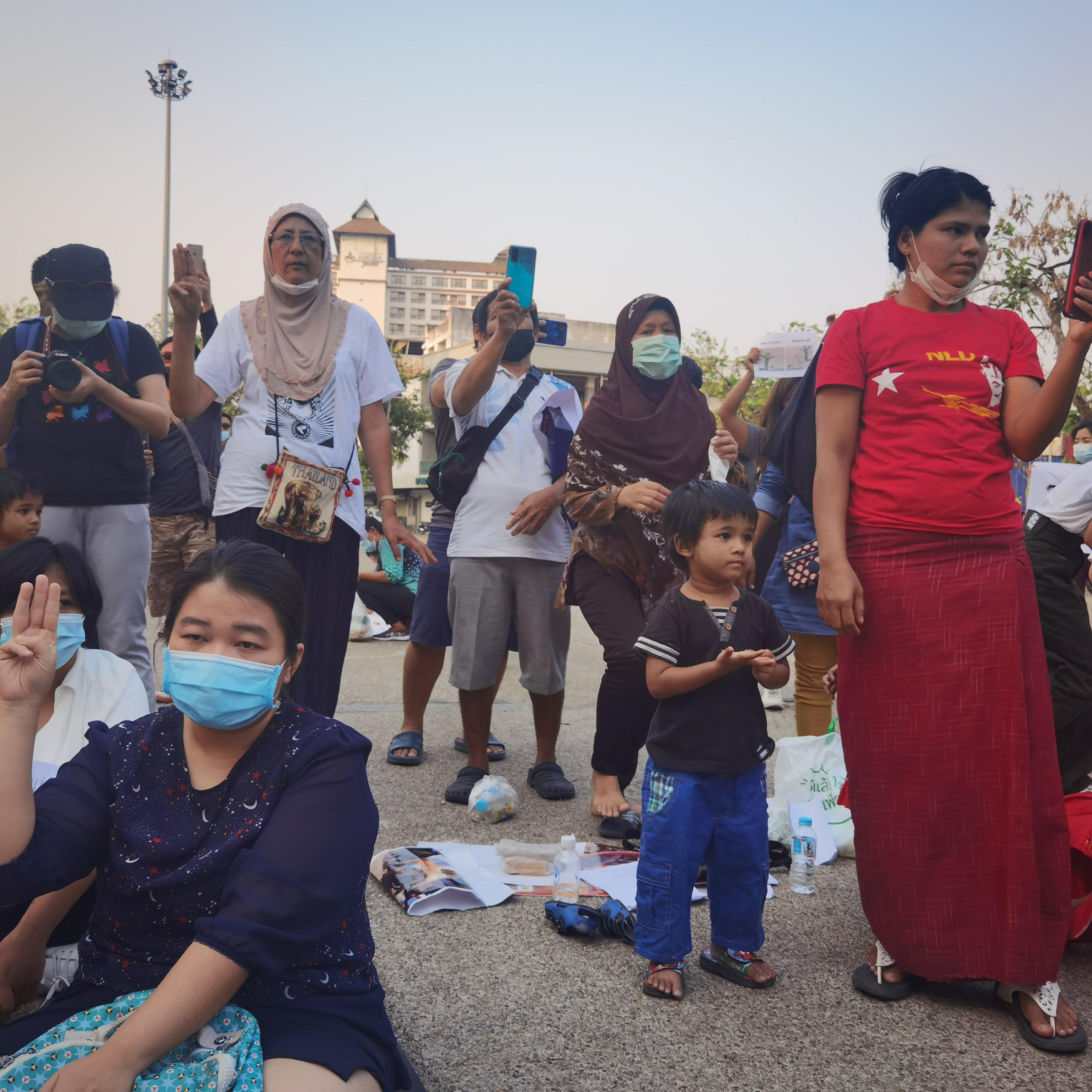 Manifestation à la frontière en Thaïlande et Birmanie, en avril 2021. [RTS - Carol Isoux]