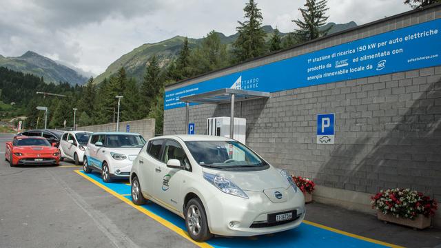 Les voitures électriques devront faire du bruit à moins de 20 km/h pour des raisons de sécurité. [TI-PRESS - Carlo Reguzzi]