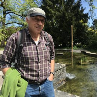 Le biologiste Stefan Ineichen veille sur la faune sauvage du cimetière de Sihlfeld. [RTS - Mary Vacharidis]