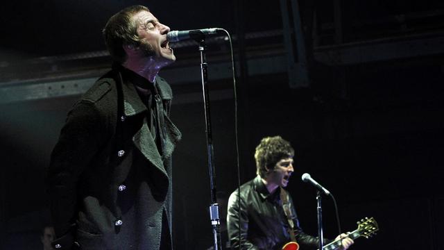 Les frères Liam and Noel Gallagher du groupe anglais Oasis lors d'un concert à Munich, le 27 février 2009. [AFP - JOERG KOCH/ DDP]