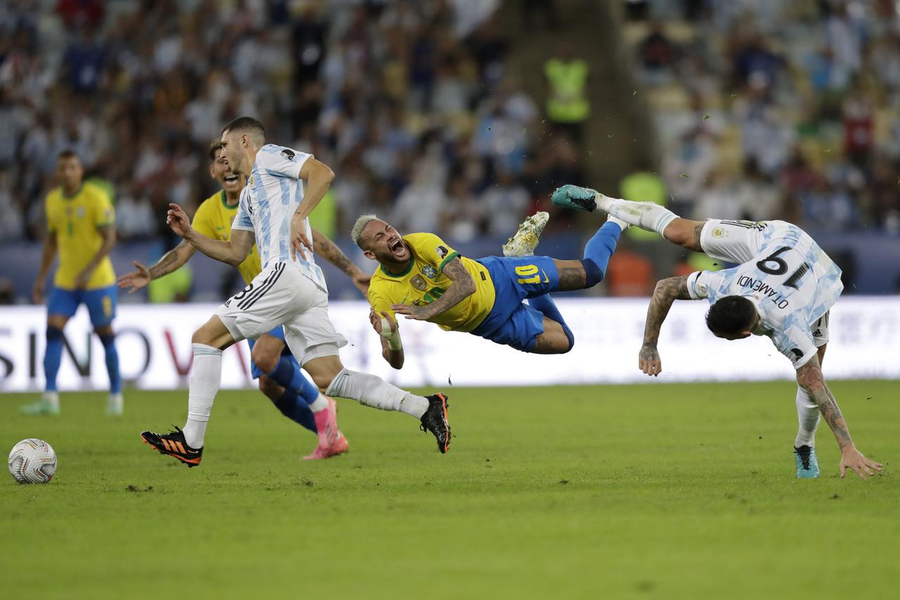 Neymar n'a pas trouvé la clé pour franchir l'obstacle argentin. [KEYSTONE - Andre Penner]