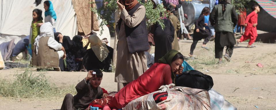 Des habitants des provinces de Kunduz et Takhar ont fui les violences des talibans et vivent dans un campement de Kaboul. [KEYSTONE - Jawed Kargar / EPA]