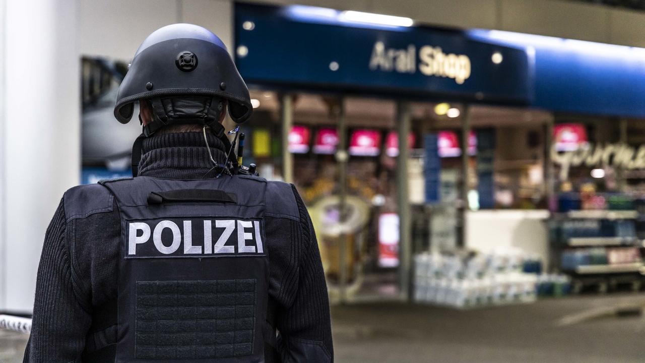 Un employé d'une station-service a été tué le 18 septembre à Idar-Oberstein (ouest de l'Allemagne) par un client qui refusait de porter le masque. [Keystone - DPA/Christian Schulz]