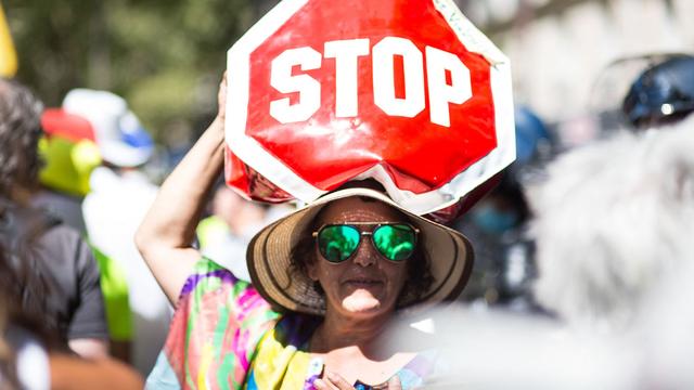 Face aux anti-vaccins et opposants aux mesures, la contre-offensive s'organise en France. [Hans Lucas/AFP - Katia Zhdanova]