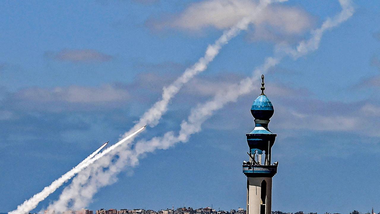 Des tirs de rockets depuis Rafah dans le sud de Gaza en direction d'Israël. [AFP - Said Khatib]