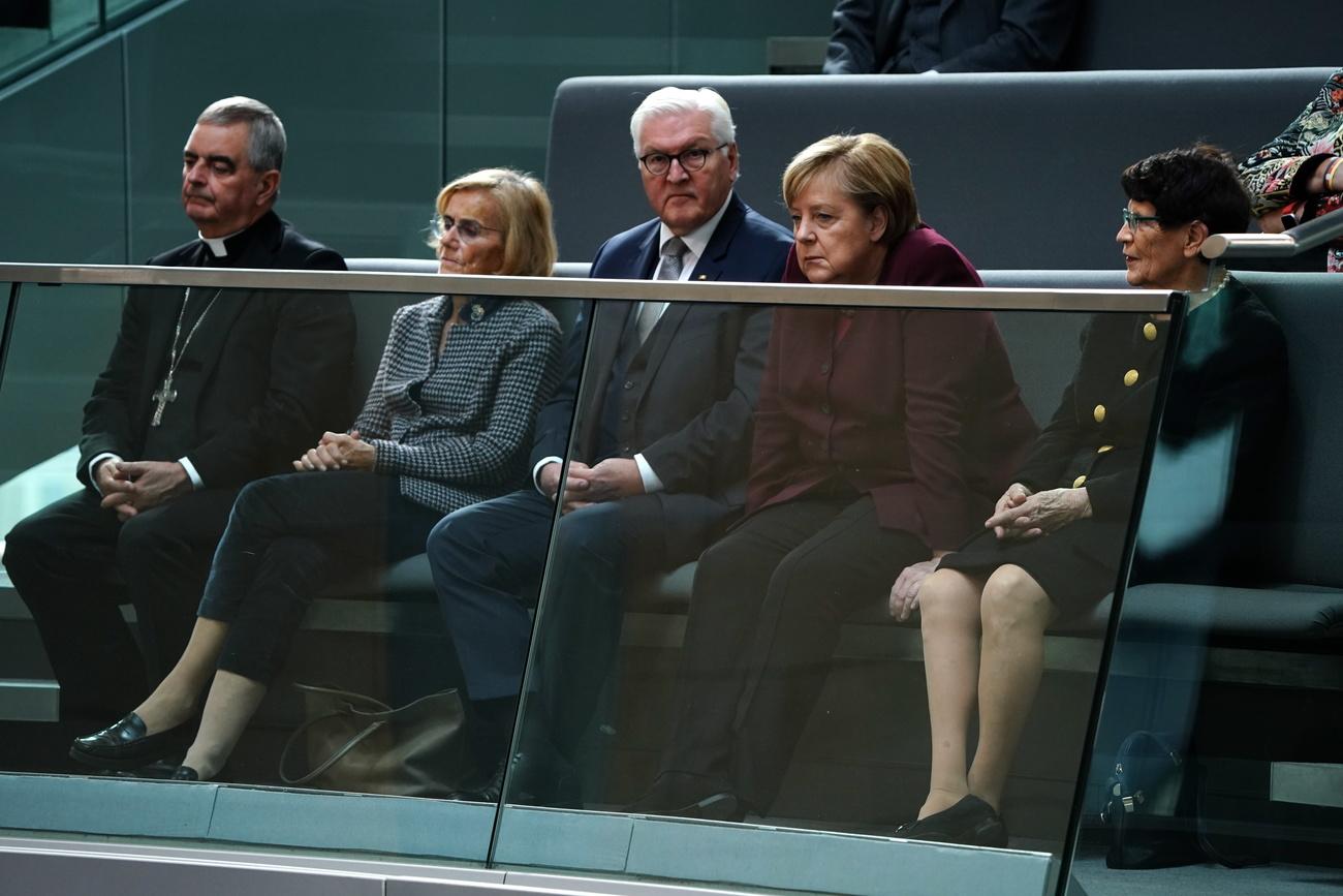 Angela Merkel a pris place à la tribune d'honneur. [Keystone - Clemens Bilan]