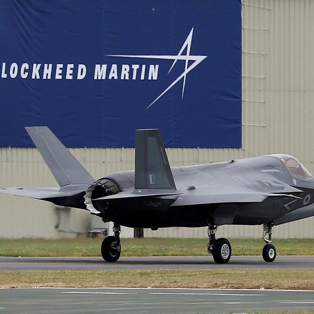 Le groupe Lockheed Martin, avec ses avions de combat F-35, arrive largement en tête du Top 100 avec des ventes de plus de 58 millliards de dollars. [Peter Nicholls]