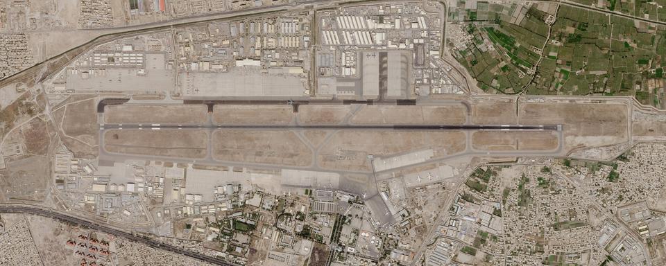 Une image satellite de l'aéroport de Kaboul. [Keystone - Planet Labs Inc. via AP]