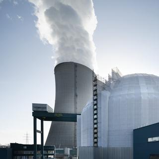 La Confédération a entamé des discussions avec les exploitants des centrales nucléaires au sujet d'une éventuelle prolongation de leur durée de vie. [KEYSTONE - GAETAN BALLY]