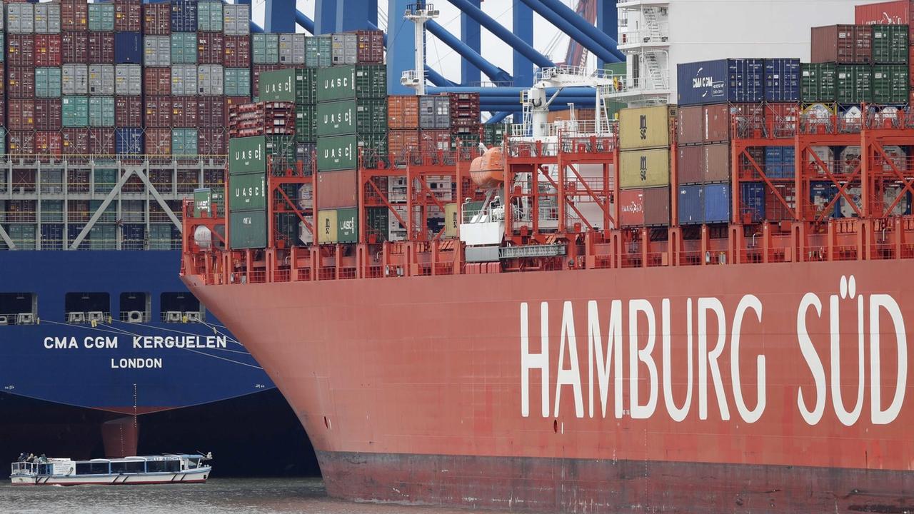 Des conteneurs d'expédition dans le port de Hambourg, en Allemagne, le 9 octobre 2016. [Keystone - Matthias Schrader]