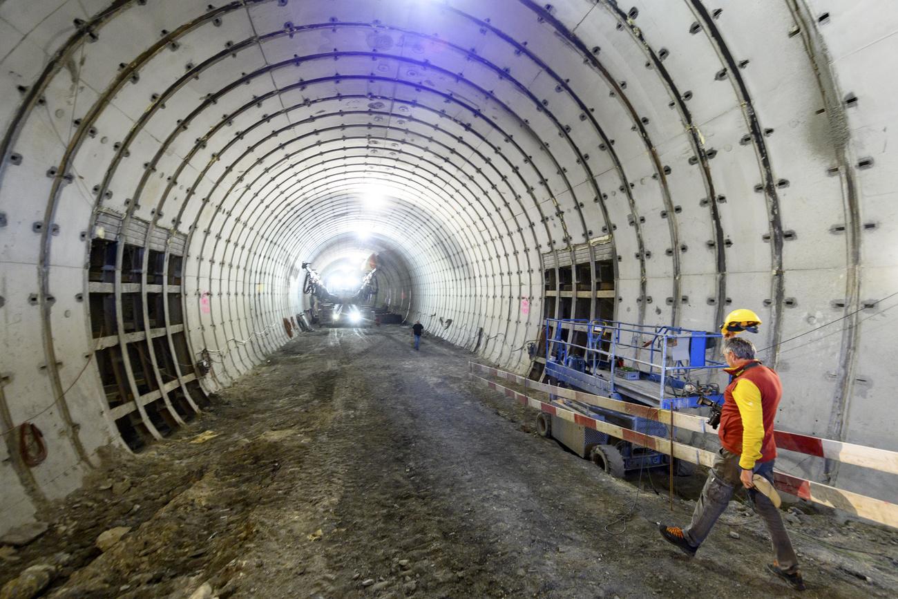 Le chantier du tunnel du Riedberg (VS) en octobre 2020. [Keystone - Laurent Gilliéron]