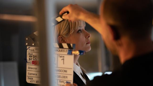 Laura Sepul sur le tournage de la saison deux de Quartier des Banques, une série réalisée par Fulvio Bernasconi. [RTS - Jay Louvion]