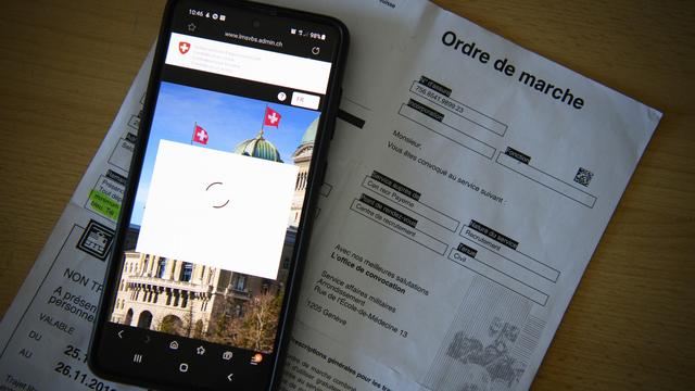 Une recrue de l'armée suisse n'arrive pas à se connecter système d'e-learning en raison d'un problème technique, le 18 janvier 2021. [Keystone - Laurent Gillieron]