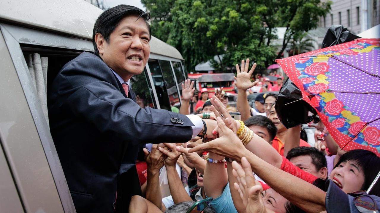 Ferdinand "Bongbong" Marcos Junior, fils et homonyme de l'ex-dictateur Ferdinand Marcos, a annoncé se présenter à l'élection présidentielle des Philippines de 2022 (image de 2017). [Keystone/epa - Mark R. Cristino]