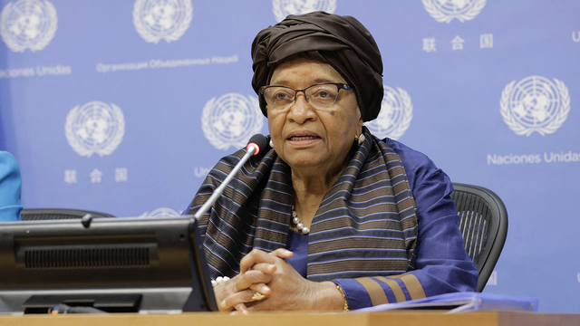 La commission mandatée par l'OMS est coprésidée par l'ancienne présidente du Libéria Ellen Johnson Sirleaf. [NurPhoto/AFP - Luiz Rampelotto]