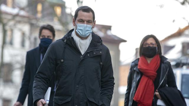 L'arrivée de Pierre Maudet devant le Palais de justice à Genève pour le début de son procès. [Keystone - Salvatore Di Nolfi]