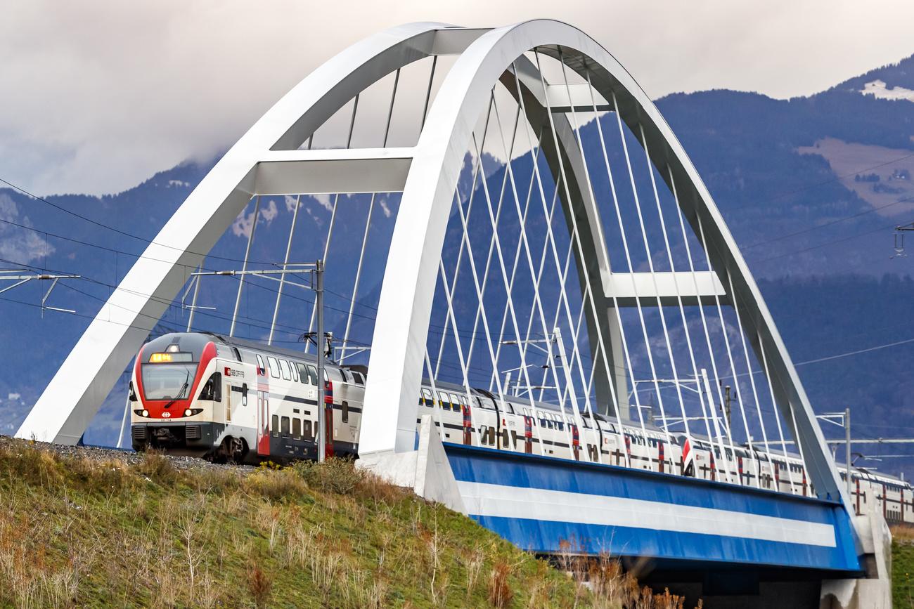 Des trains à deux étages circulent depuis fin 2018 en Valais. [Keystone - Valentin Flauraud]