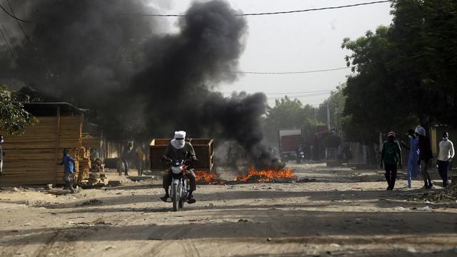 Plusieurs centaines de rebelles ont été tués en deux jours dans des combats dans l'ouest du Tchad, selon l'armée. [AP/Keystone - Sunday Alamba]