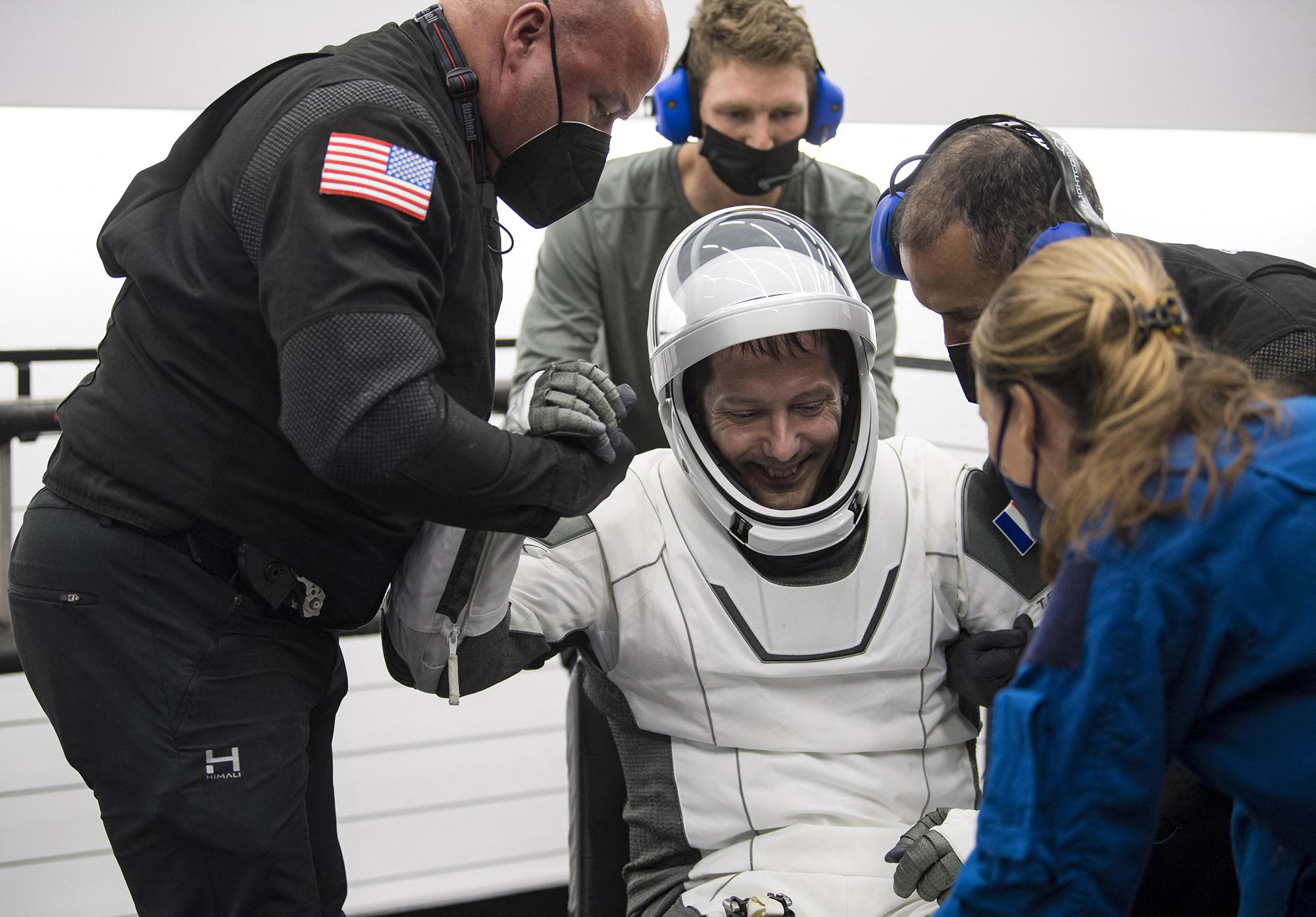 Thomas Pesquet à son retour sur Terre le 9 novembre 2021. [AFP - AUBREY GEMIGNANI/NASA]