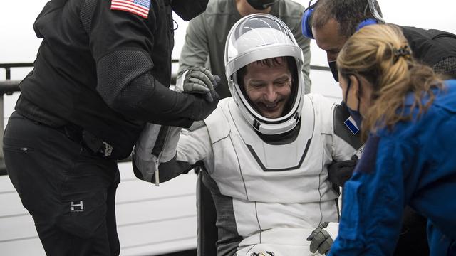 Thomas Pesquet à son retour sur Terre le 9 novembre 2021. [AFP - AUBREY GEMIGNANI/NASA]