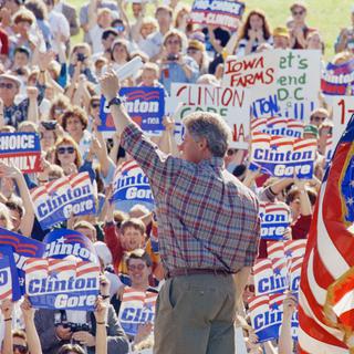 Bill Clinton pendant la campagne présidentielle en 1992. [AP Photo/Keystone - Stephan Savoia]