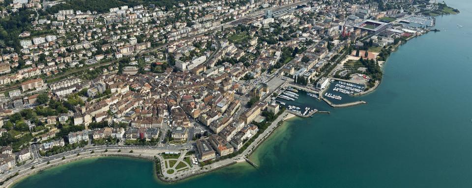 Vue aérienne de la ville de Neuchâtel. [Keystone - Alessandro Della Bella]