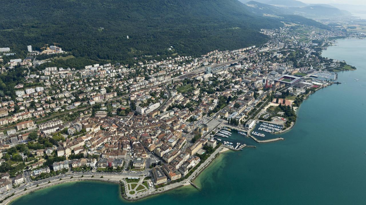 Vue aérienne de la ville de Neuchâtel. [Keystone - Alessandro Della Bella]