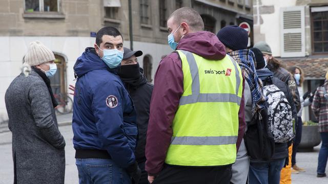 Manif d'employés de Swissport au centre de Genève, le 12.02.2021. [Keystone - Salvatore Di Nolfi]